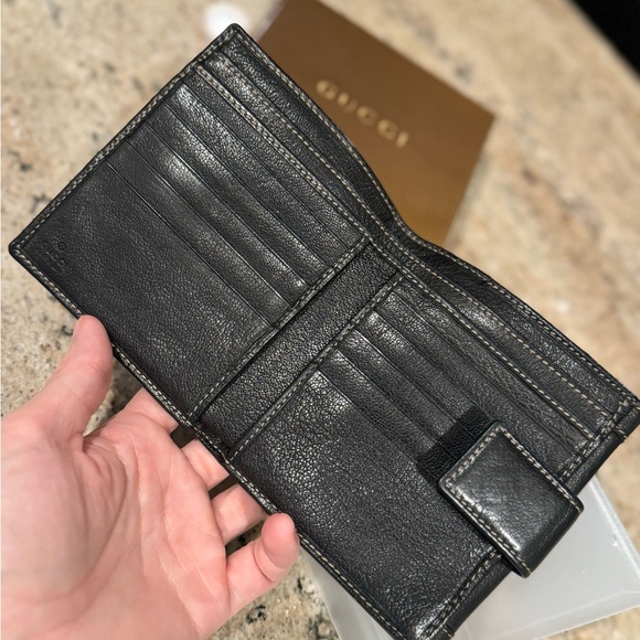 Vintage Gucci Compact Black Wallet - Full Inclusion - Picture 7 of 14